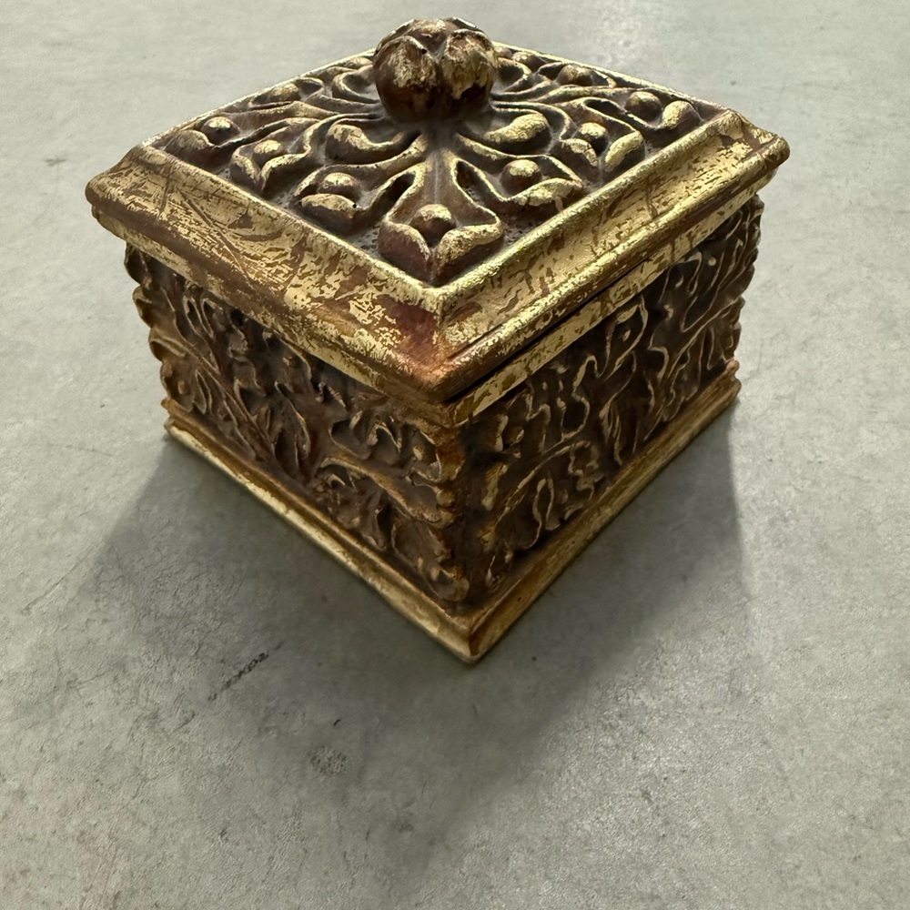 Bombay & Co Antique Gold Resin Box with Lid and Vanilla Candle
